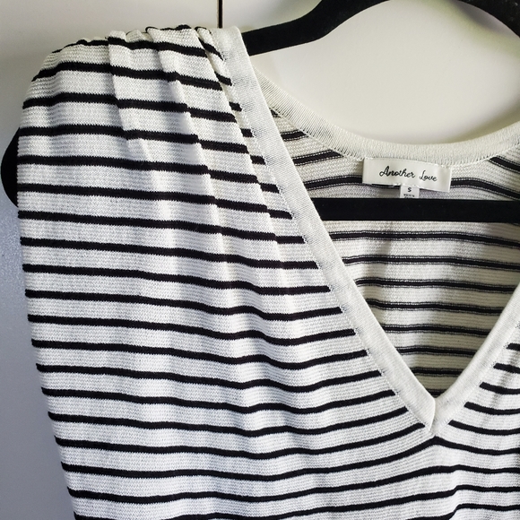 Another Love‎ Dara Padded Shoulder Top. - Picture 8 of 10